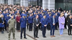 Toutes les polices du pays ont marqué jeudi un temps d’arrêt pour rendre hommage à leur collègue décédé lundi à Lodelinsart.