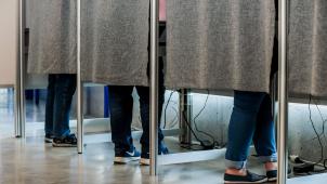Les jeunes de 16 et 17 ans sont désormais obligés d’aller voter au scrutin européen du 9 juin, mais ne seront pas sanctionnés s’ils boudent les urnes.