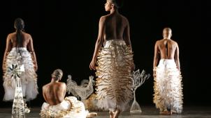 « Hatched Ensemble », chorégraphie hypnotique de la Sud-Africaine Mamela Nyamza.