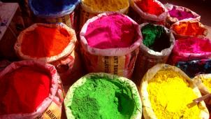 Le gulal, cette poudre colorée utilisée pendant la Holi, 2012.