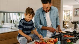 Cuisiner à la maison, simplement et sainement au quotidien, reste la meilleure manière de contrer les méfaits de la malbouffe.