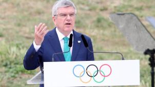 Thomas Bach, ici lors de l’allumage de la flamme olympique à Olympie le 16 avril dernier, sent monter les attentes pour les JO de Paris.