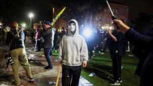 Les troubles les plus graves se sont produits à Los Angeles, sur le campus de l’université UCLA : des dizaines de manifestants et de contre-manifestants se sont affrontés à coups de battes de base-ball.