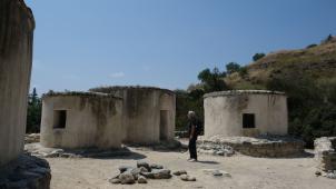A l’est de Limassol, Khirokitia est le site qui illustre le mieux la période du « néolithique précéramique récent », avec ses maisons rondes à toit plat.