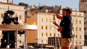 Après un premier passage sur les lieux mythiques de Marseille, la flamme olympique va parcourir 12.000 kilomètres, sillonner 65 territoires français parmi lesquels ceux d’Outre-Mer.