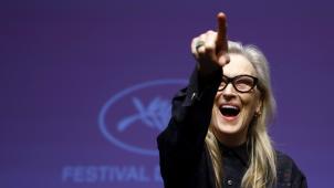 Mère de quatre enfants, grand-mère de cinq petits-enfants, Meryl Streep dit avec beaucoup d’humour : « Je suis si vieille que j’ai travaillé avec tous les réalisateurs ».