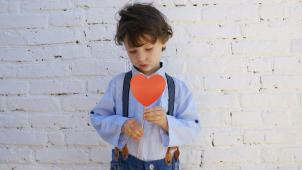 Par carences affectives, on entend « le fait pour un enfant de ne pas être rencontré dans ses besoins affectifs et psychiques », explique Cindy Mottrie, psychothérapeute.