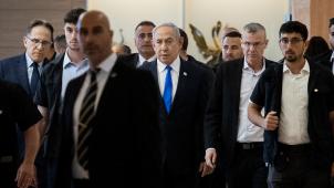 « En tant que Premier ministre d’Israël, je rejette avec dégoût la comparaison du procureur de La Haye entre Israël », pays « démocratique » et « les meurtriers de masse du Hamas », a affirmé Binyamin Netanyahou.