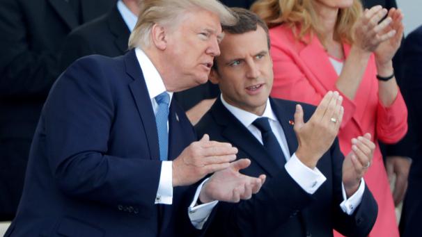 Emmanuel Macron a assisté au défilé en compagnie de son homologue américain, Donald Trump, isolé sur la scène internationale mais «
ami
» de la France. © AFP