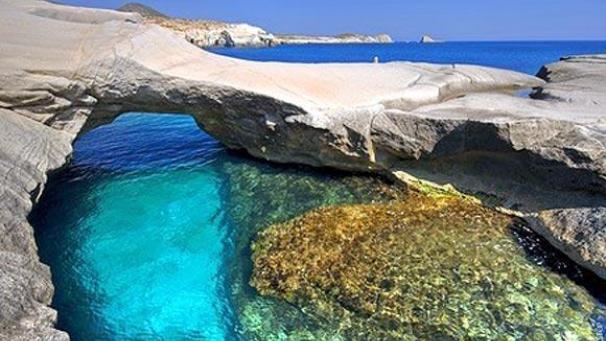 Milos, l’île grecque de la mer Égée appartenant à l