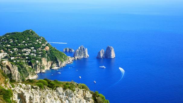 Capri est une île de la baie de Naples située en face de la péninsule de Sorrente en Italie. (Belgaimage)