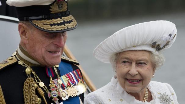 La reine et le prince Philip, Duc d’Edimbourg, embarque au port de Chelsea pour la première partie du Jubilée de diamant de la reine Elizabeth II.