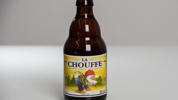 Bière blonde belge aux notes d’agrumes, de coriandre et de houblon, La Chouffe est produite par la brasserie d