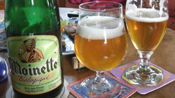 Créée en 1990, La Moinette biologique est une bière blonde de fermentation haute, refermentée en bouteille et provient de la brasserie Dupont à Tourpes dans la Province de Hainaut.