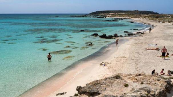 N°2
: La plage d’Elafonissi - Grèce
: cette plage paradisiaque est située sur la pointe sud-ouest de l’île d’Elafonissi. ©DR