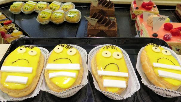Plusieurs boulangeries françaises font un clin d’œil au mouvement des « gilets jaunes » en réalisant spécialement des pâtisseries qui les représentent.