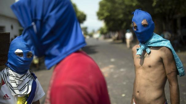 Au Vénézuela, la frontière avec la Colombie est toujours barrée par l’armée
: l’aide internationale ne peut pas entrer.
