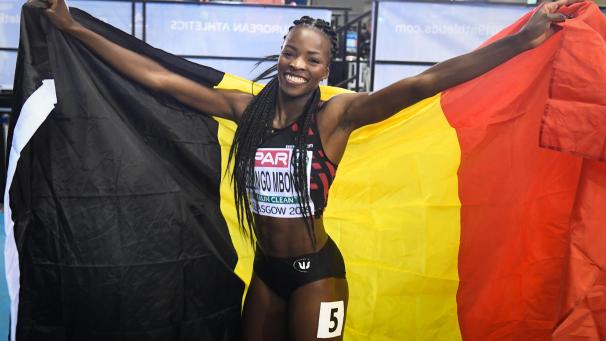 La Belge Cynthia Bolingo Mbongo célèbre sa seconde place au 400m femmes lors des Championnats d