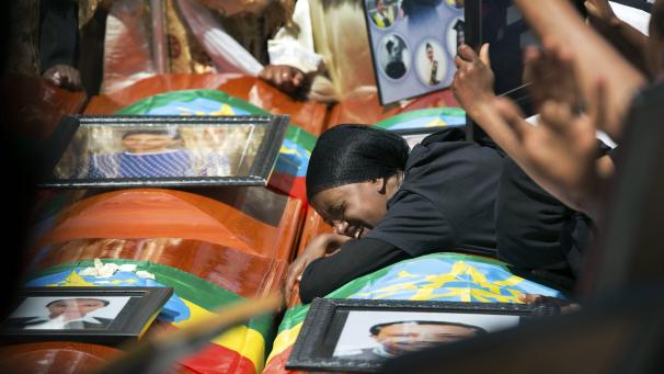 Une semaine après le crash de l’avion d’Ethiopian Airlines, des centaines d’Ethiopiens se sont rassemblés pour une cérémonie d