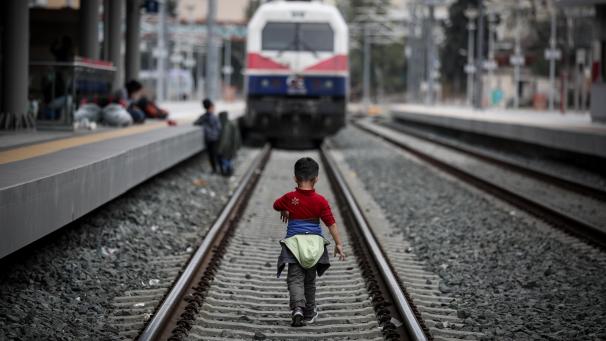 Des migrants bloquent les rails dans la principale gare d’Athènes. Ils font pression sur les autorités pour obtenir l’asile.
