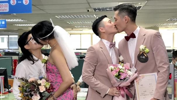 Taïwan est devenu le premier territoire asiatique à légaliser le mariage homosexuel et le 24 mai, les premiers mariages ont été célébrés.