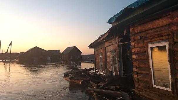 Maisons dans la ville inondée de Tulun. De fortes pluies ont provoqué des inondations dans la région d’Irkoutsk en Russie et un état d’urgence a été déclaré.