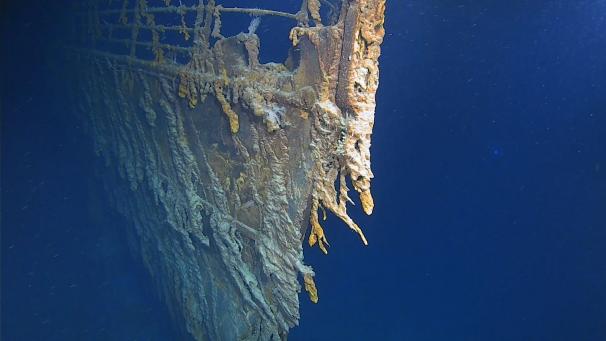 L’épave du Titanic a été filmée, à près de 4.000 mètres de profondeur, par des explorateurs. La carcasse est attaquée par des parasites et risque de disparaître d’ici 20 ans.
