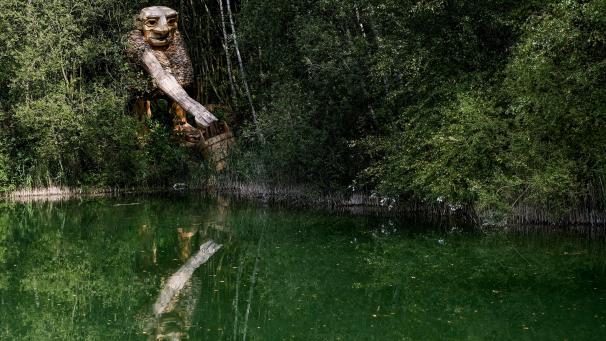L’artiste Thomas Dambo a créé un univers magique à Boom en Belgique dans le parc De Schorre, une aire de loisirs. Sponsorisés à l’origine par Tomorrowland, les sept géants en bois construits par le Danois sont encore visitables, avec une intention claire de renouer avec la nature pour le créateur.