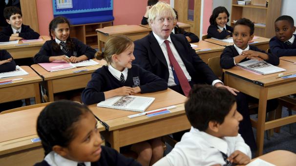 Le Premier ministre britannique Boris Johnson visite l’école primaire Pimlico à Londres pour rencontrer le personnel et les étudiants.