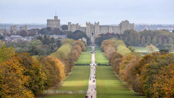 Paysage d’automne à Windsor Castle dans le Berkshire au Royaume-Uni. Le château est célèbre pour son architecture et parce qu