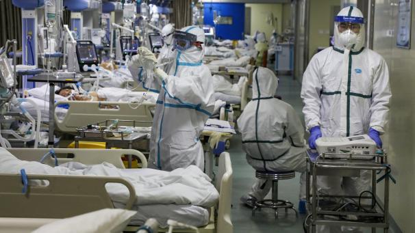 Le coronavirus continue de faire de dégâts en Chine et ailleurs. Le bilan s’élève à plus de 1.000 morts.
