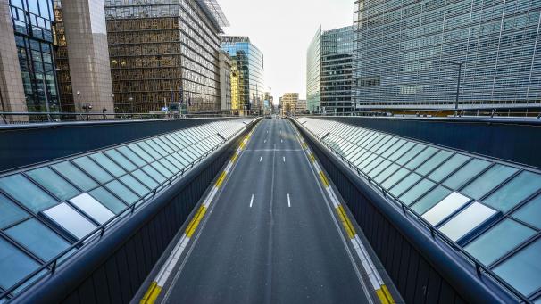 La rue de la Loi, artère ultra fréquentée de Bruxelles, est vide.