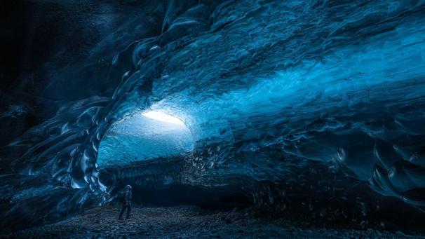 Un tunnel de glace en Islande, spectaculaire.