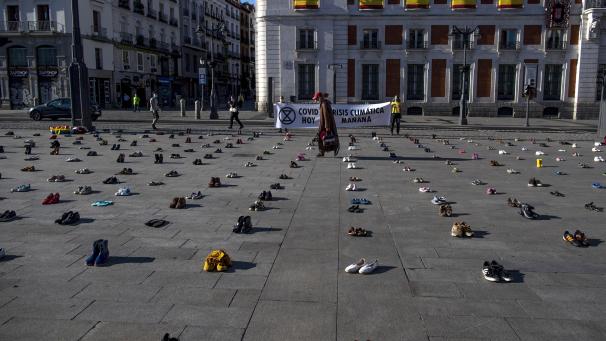 «
Covid today, climate crisis tomorrow
», l’action du groupe Extinction Rebellion à Madrid.