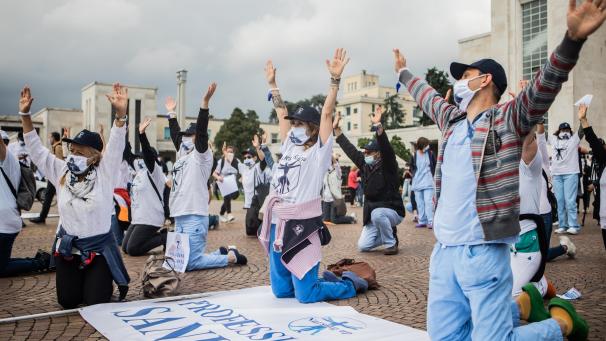 Flash mob du personnel hospitalier de Niguarda à Milan en Italie.