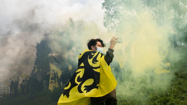 Le 27 septembre, une manifestation d’extrême droite, emmenée par le Vlaams Belang, a eu lieu contre la coalition Vivaldi.
