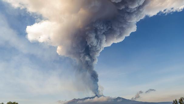 Le volcan Etna en éruption, en Sicile.
