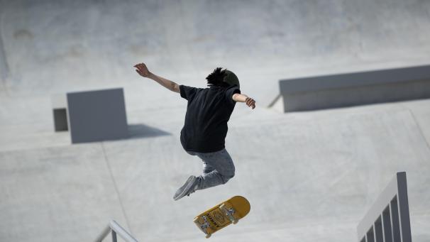 Miyu Sasaki s’entraîne au skateboard pour les tests avant les Jeux Olympiques au Japon qui commencent en juillet.