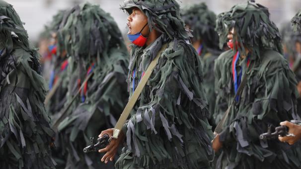 Les soldats défilent au Venezuela pour les 200 ans de la bataille de Carabobo qui marque une étape vers l’indépendance du pays vis-à-vis de l’Espagne.