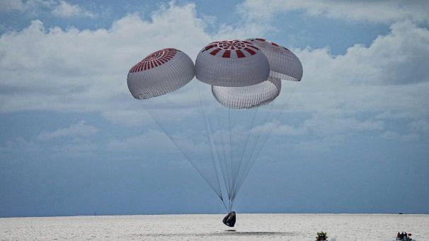 Une capsule envoyée dans l’espace par SpaceX revient sur Terre.