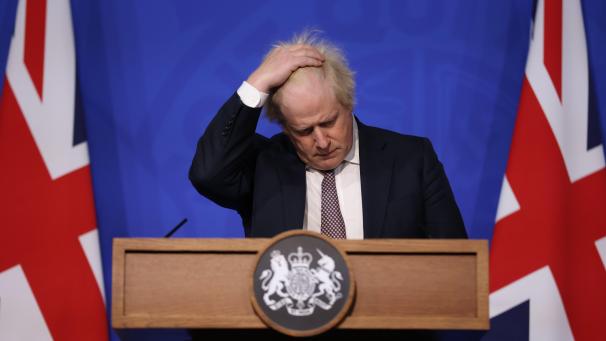 Le Premier ministre Boris Johnson donne une conférence de presse après la confirmation de la présence d’un variant du Covid en Angleterre.