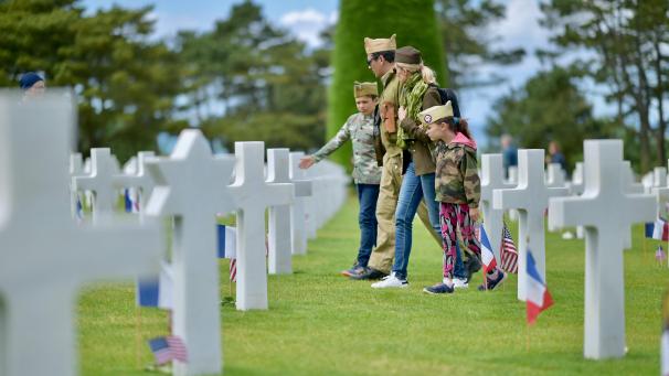 Cérémonie pour marquer le 78e anniversaire du Jour J au cimetière américain de Colleville-Sur-Mer, en Normandie.