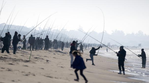 Concours de pêche sur la plage de Las Toscas, en Uruguay.