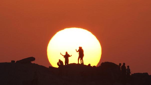 Coucher de soleil sur le port de Gaza.