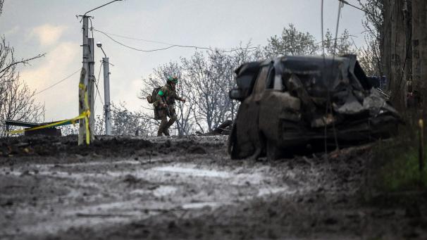 Un dépôt de pétrole en feu en Crimée après une attaque de drones
