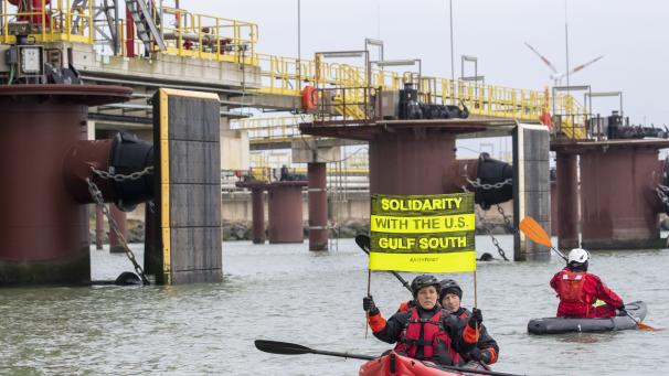 Une vingtaine d’activistes de Greenpeace ont occupé le terminal gazier de Fluxys