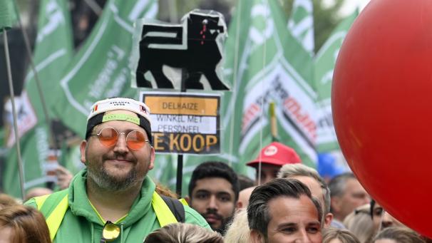Lundi, 25.000 personnes ont défilé à Bruxelles pour soutenir les travailleurs de Delhaize, une manifestation qui n’a pas eu d’influence sur le conseil d’entreprise de ce mardi matin.