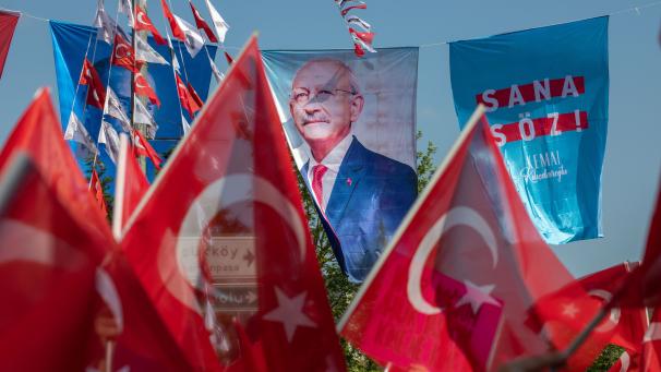 Ces derniers jours, Kemal Kiliçdaroglu s’efforce de contrer l’étiquette que Recep Tayyip Erdogan lui colle depuis des mois : celle de « candidat du PKK ».