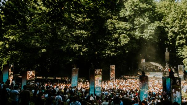 Organisé au pied de l’Atomium, dans le majestueux parc d’Osseghem, le Core est un festival champêtre en plein Bruxelles. Soit 60 artistes sur six scènes au milieu des arbres.