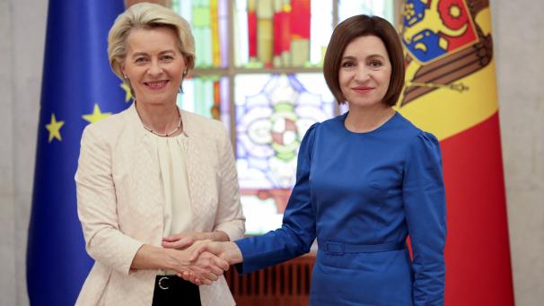 La présidente de la Commission européenne Ursula von der Leyen et la présidente moldave Maia Sandu lors d’une conférence de presse le 31 mai à Chisinau.